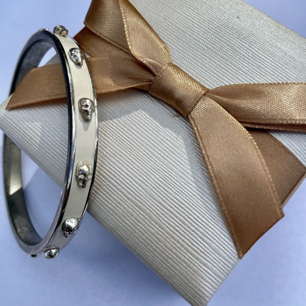 ✨ALEXANDER MCQUEEN CREAM ENAMEL SKULL BANGLE✨